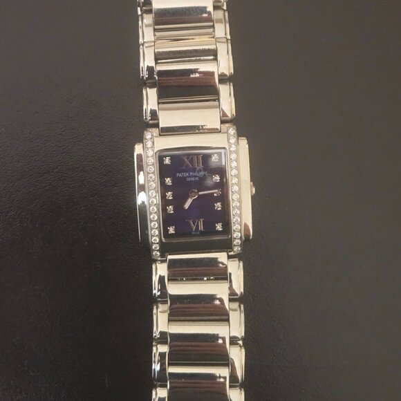 Selling a beautiful Patek Phillipe style women's wristwatch - Picture 2 of 7